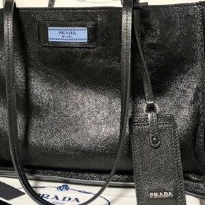 Prada Etiquette Glacé Calf skin leather bag. Authentic! Open to Offers!🌟